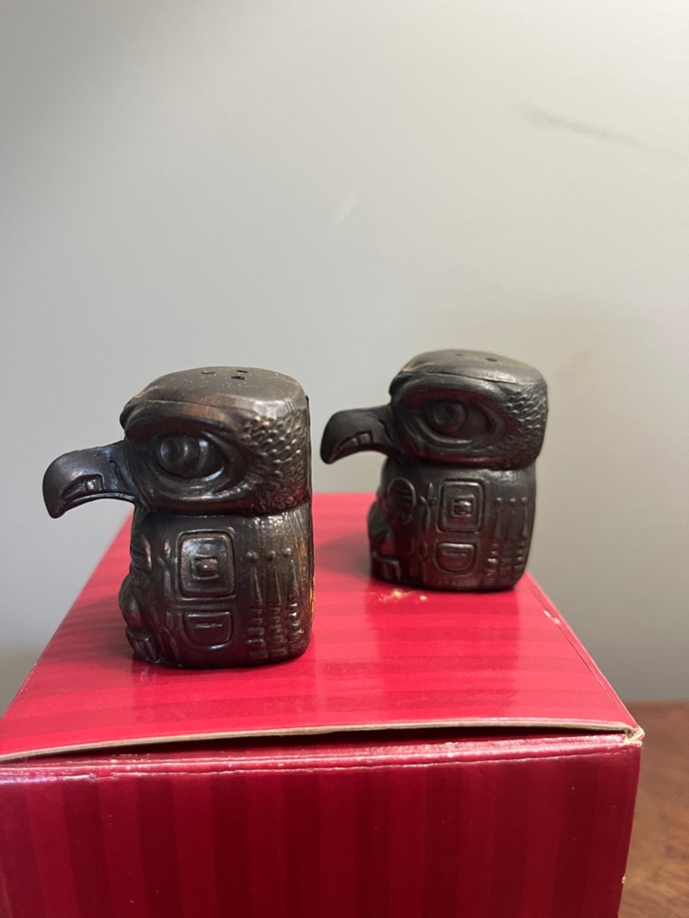 1960s Bronze Totem Pole Salt/Pepper Shakers Dark Bronze - Picture 2 of 5